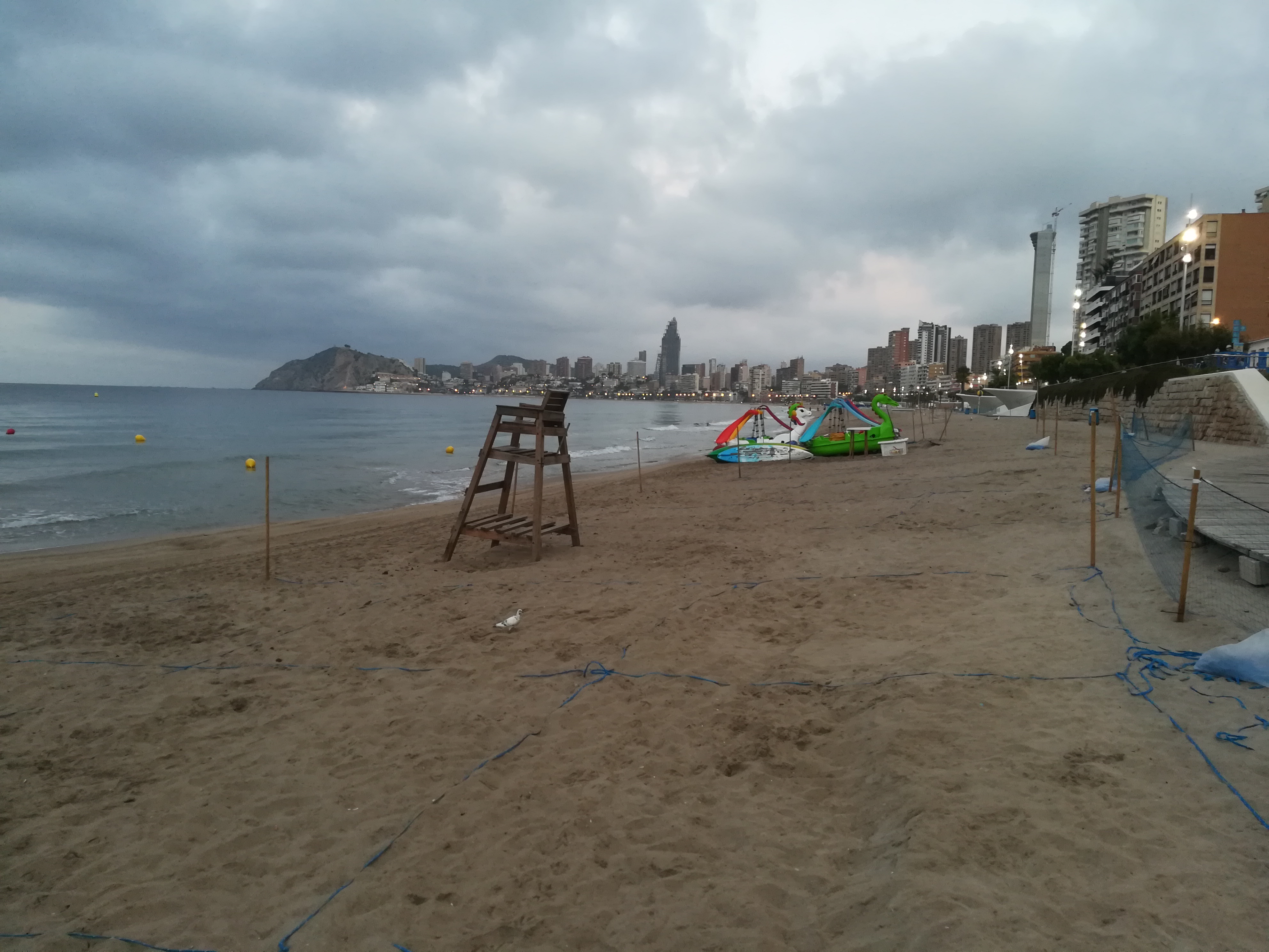 VERANO 2020 EN BENIDORM, CORONAVIRUS, PLAYAS PARCELADAS, PERSONAJES…(I)