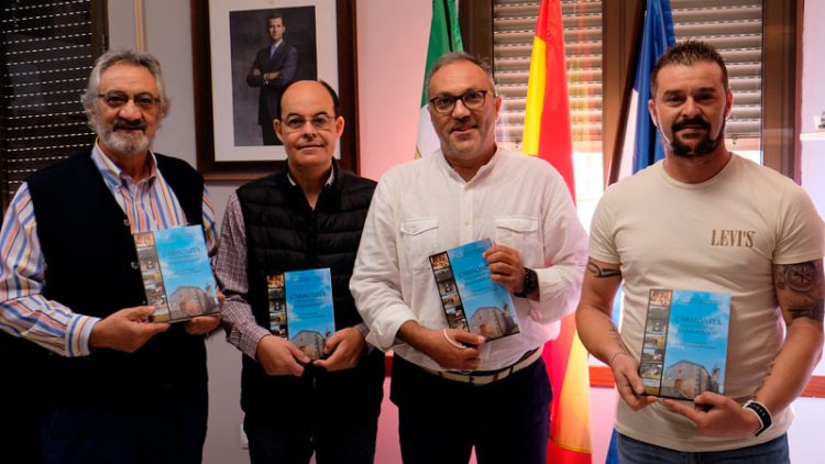 JOSÉ ANTONIO RAMOS, CRONISTA OFICIAL DE TRUJILLO, Y ÓSCAR DE SAN MACARIO, CRONISTA OFICIAL DE CASAS DE DON ANTONIO, PUBLICAN UN LIBRO SOBRE CARMONITA (CÁCERES)