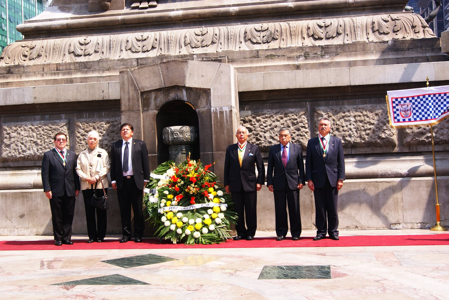 A ISAAC LUIS VELÁZQUEZ Y MORALES. IN MEMORIAM