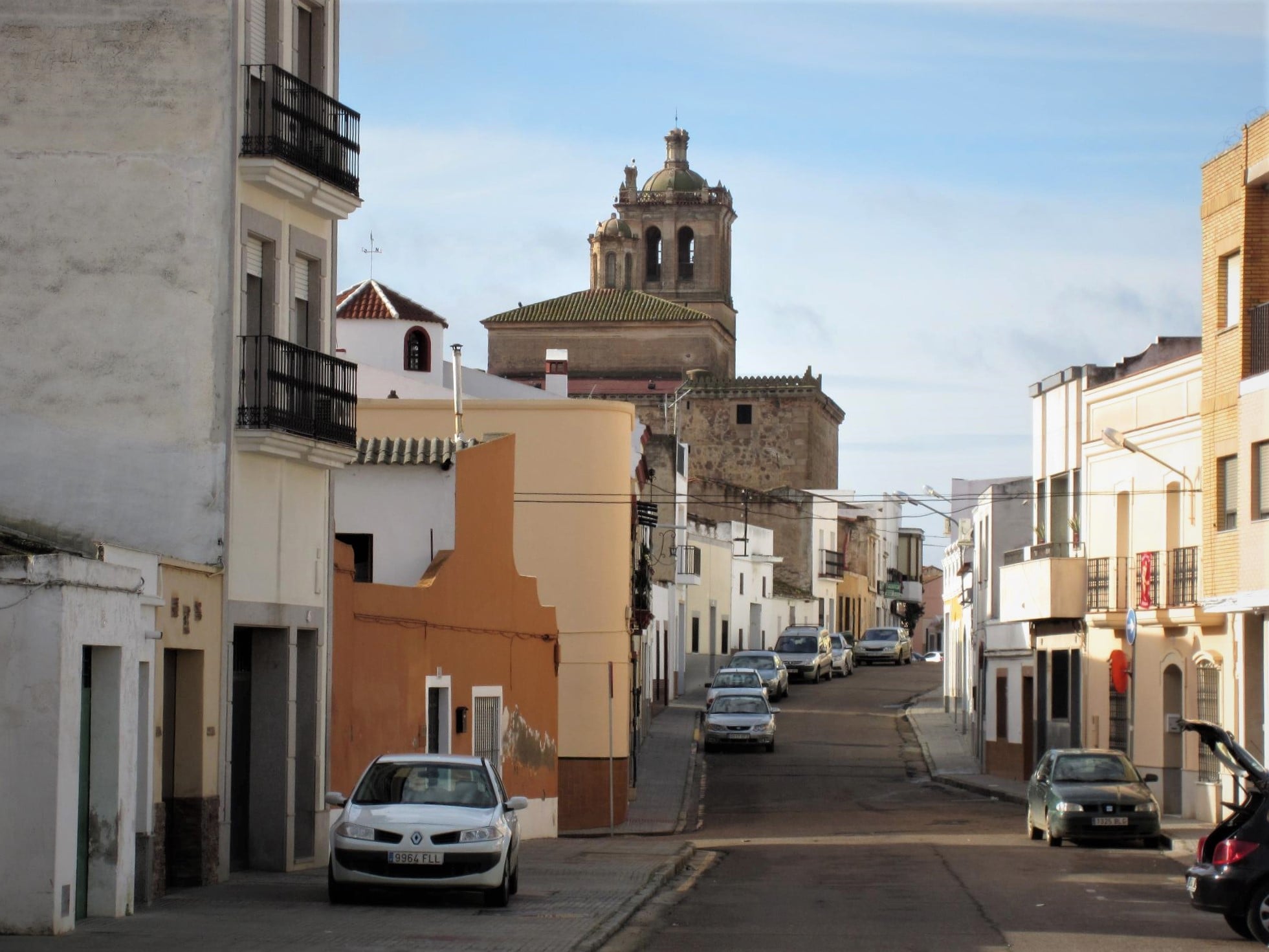 POR LA CALLE DE ARRIBA VA MI COMADRE CON EL MANTÓN DE SEDA Y EL CULO AL AIRE