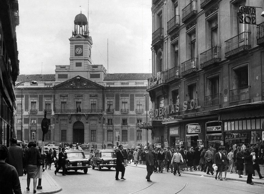 NUNCA SE HABIAN SUSPENDIDO LAS CAMPANADAS DE LA PUERTA DEL SOL CON PÚBLICO DESDE QUE SE INVENTARON EN 1912. NI EN LA PANDEMIA DE LA GRIPE “ESPAÑOLA” NI EN LA GUERRA CIVIL DE 1936 A 1939