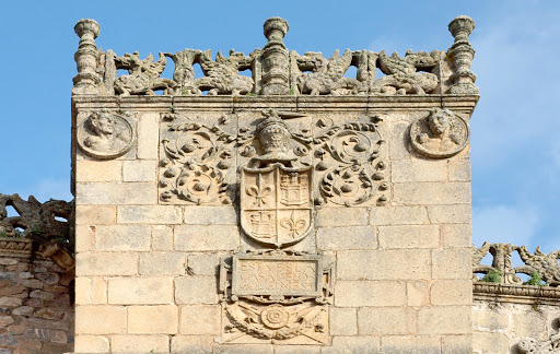 EL PALACIO DE LOS GOLFINES (II) DE CÁCERES