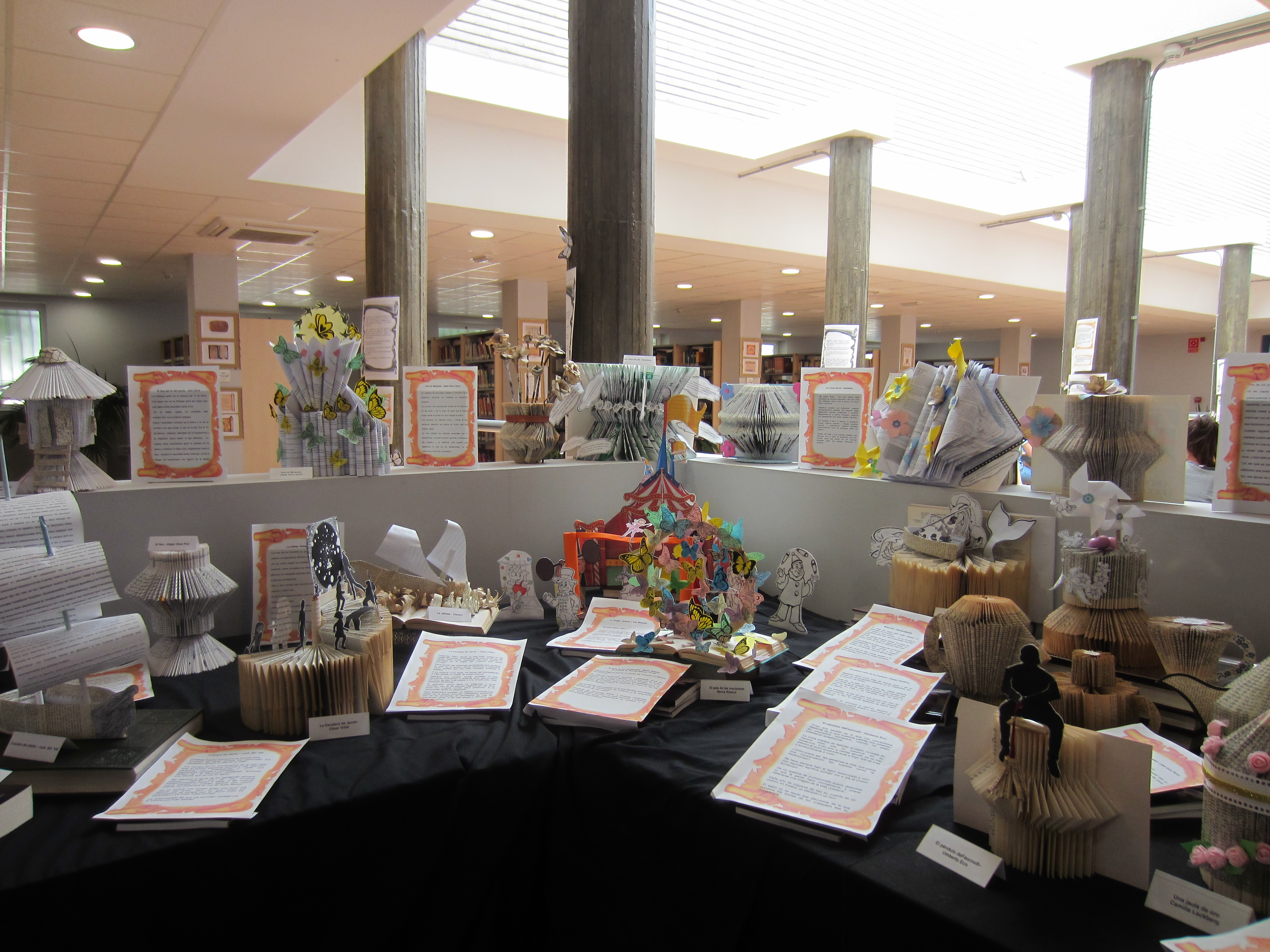 EXPOSICIÓN LIBROS.ES CULTURA. BIBLIOTECA MUNICIPAL DE MONTIJO Y LOBÓN (BADAJOZ).