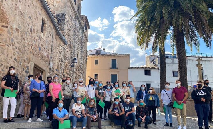 SETENTA VECINOS PARTICIPAN EN TALLERES ORGANIZADOS POR LA CONCEJALÍA DE BARRIOS DE CÁCERES