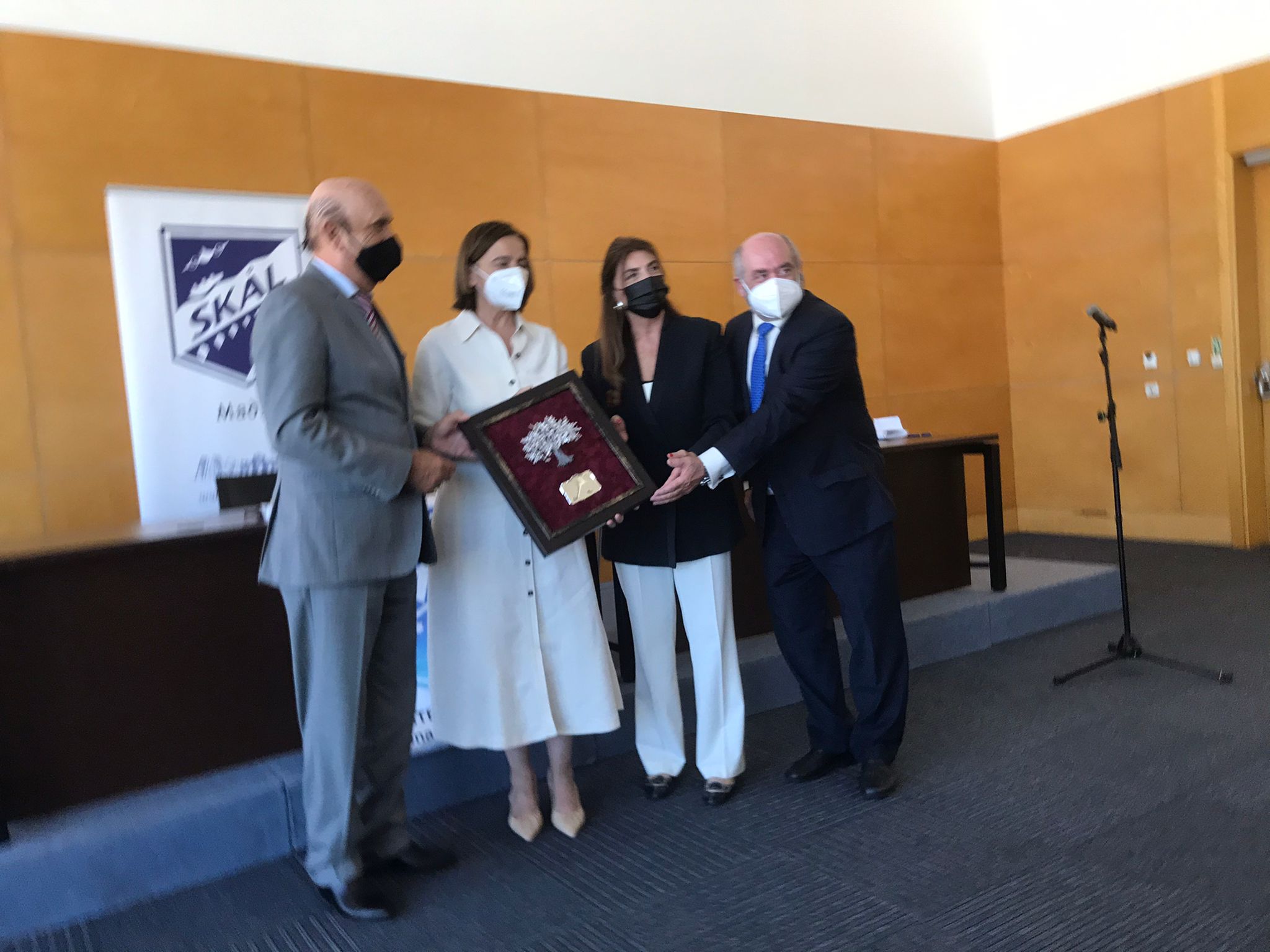 ENTREGADO POR SKAL EN FITUR 2021 EL PREMIO «IMPORTANTE DEL TURISMO»