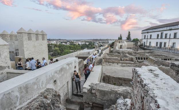 EL LEÓN Y LA COLUMNA ¿ALCAZABA PARA QUÉ?