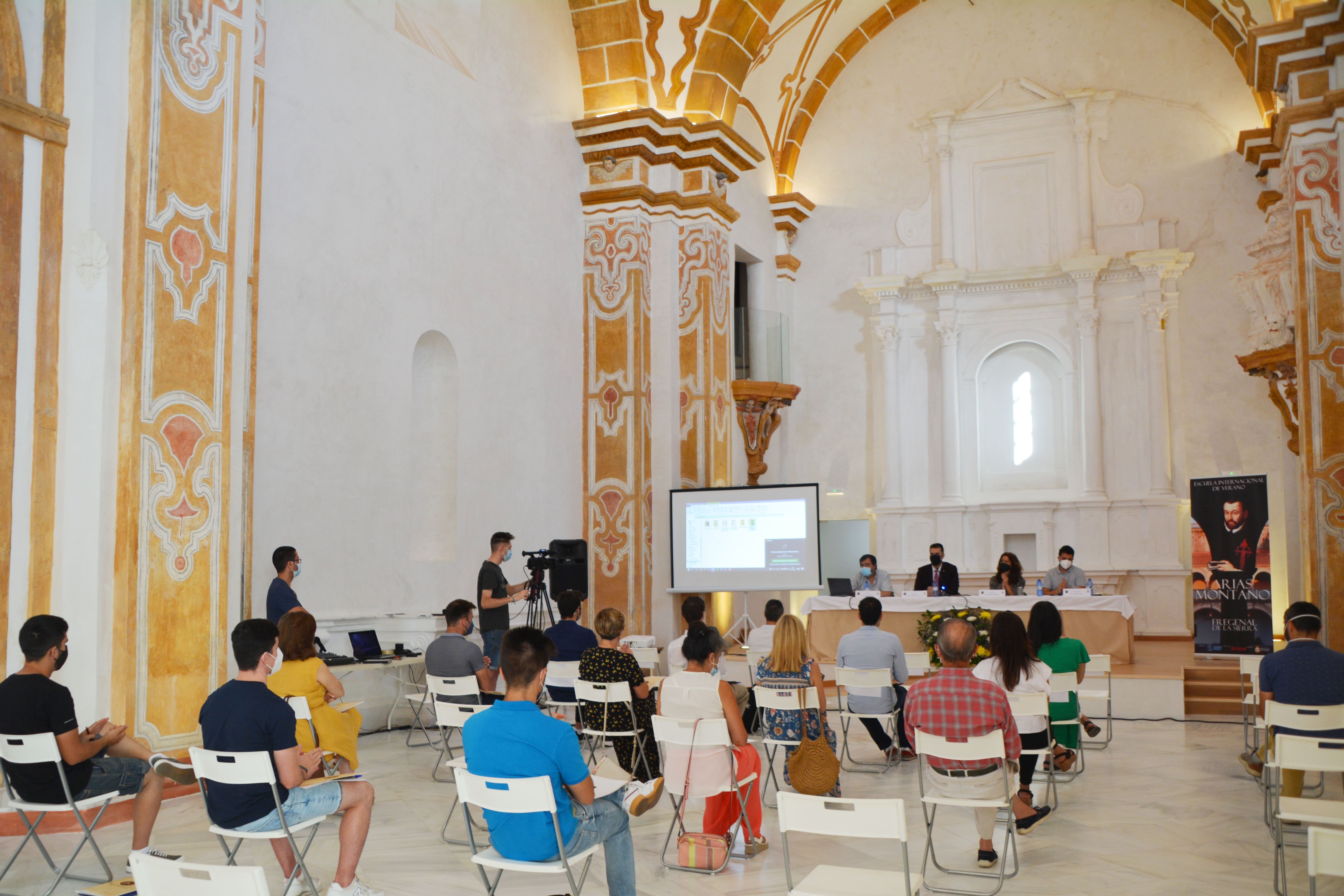 INAUGURADA LA PRIMERA SESIÓN EN BADAJOZ DE LA ESCUELA INTERNACIONAL DE VERANO ARIAS MONTANO