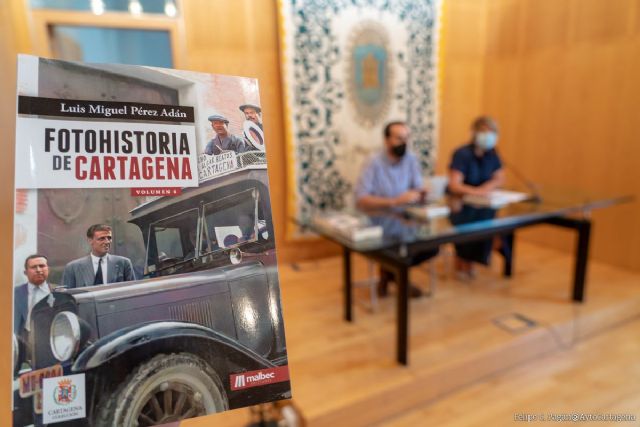 EL CRONISTA LUIS MIGUEL PÉREZ ADÁN PUBLICA EL CUARTO LIBRO DE FOTOHISTORIA DE CARTAGENA