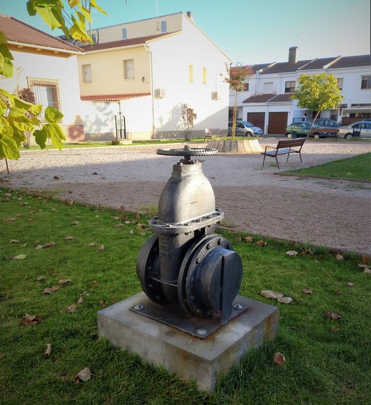 LA PRIMERA BOMBA DE AGUA EN MONTIJO