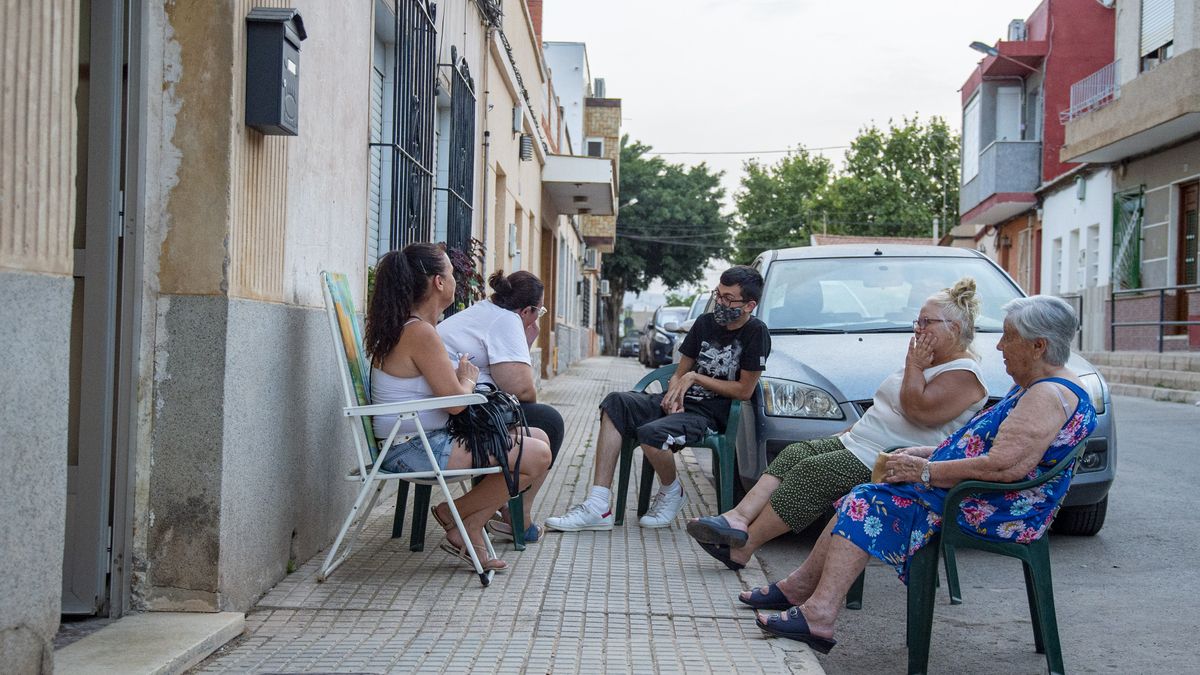 LOS CORROS AL FRESCO, QUE ASPIRAN A SER PATRIMONIO DE LA HUMANIDAD, SOBREVIVEN EN LOS BARRIOS MURCIANOS.