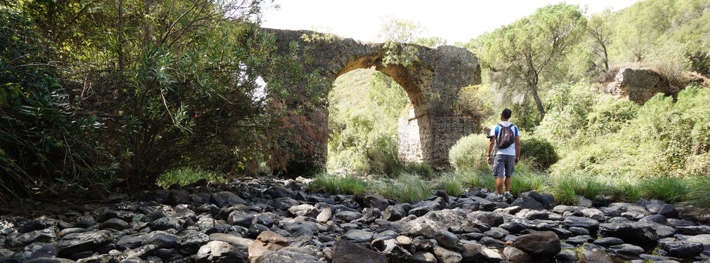 EL PUENTE CALIFAL ABANDONADO EN LA SIERRA DE CÓRDOBA