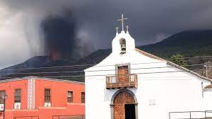 «OJALA SOLO LA IGLESIA HUBIERA CAÍDO BAJO LA LAVA DEL VOLCÁN DE LA PALMA»