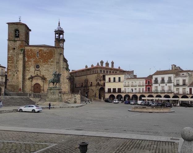 UN LIBRO RECOGE UN ESTUDIO CON DATOS INÉDITOS DE LA PLAZA MAYOR DE TRUJILLO (CÁCERES)