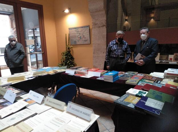 ARRANCA LA MUESTRA DEL LIBRO VALENCIANO EN LA REAL ACADEMIA DE CULTURA