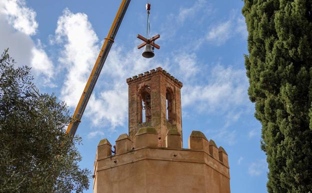 UNA CAMPANA RELUCIENTE