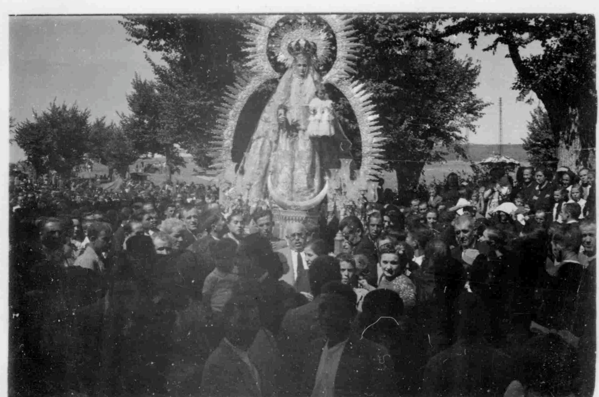 75 ANIVERSARIO DE LA LLEGADA DE LA IMAGEN DE LA VIRGEN DE LA FUENSANTA AL SANTUARIO DE VILLANUEVA DEL ARZOBISPO (XIII) CORONACIÓN DE LA VIRGEN (V)