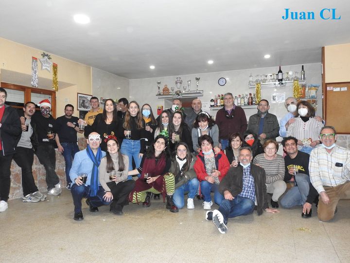 SALUDO FUENTEPIÑELANO 2938. UN BRINDIS CON LA FAMILIA Y CON LOS AMIGOS