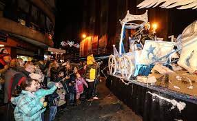 LOS REYES MAGOS LLEGARÁN A LAS SEIS AL PUERTO PARA LUEGO DESFILAR POR EL CENTRO DE AVILÉS