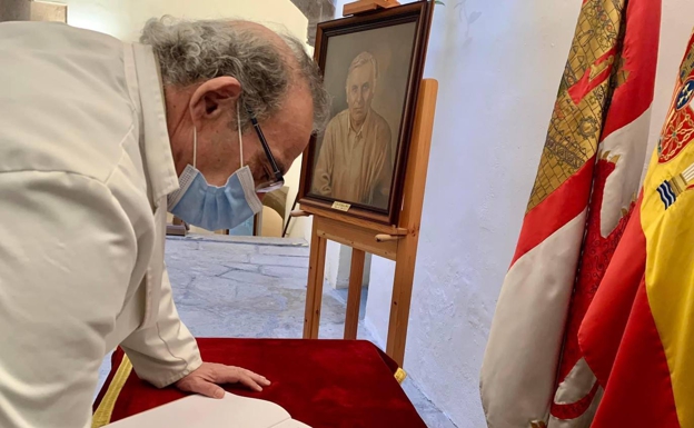 LIBRO DE CONDOLENCIAS EN EL PALACIO DE LA ISLA POR LA MUERTE DEL EXALCALDE DE CÁCERES JUAN IGLESIAS MARCELO