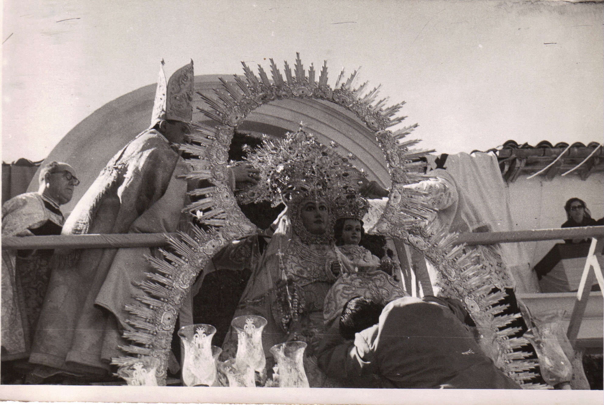 75 ANIVERSARIO DE LA LLEGADA DE LA IMAGEN DE LA VIRGEN DE LA FUENSANTA AL SANTUARIO DE VILLANUEVA DEL ARZOBISPO (XVI) LA CORONACIÓN (IX)