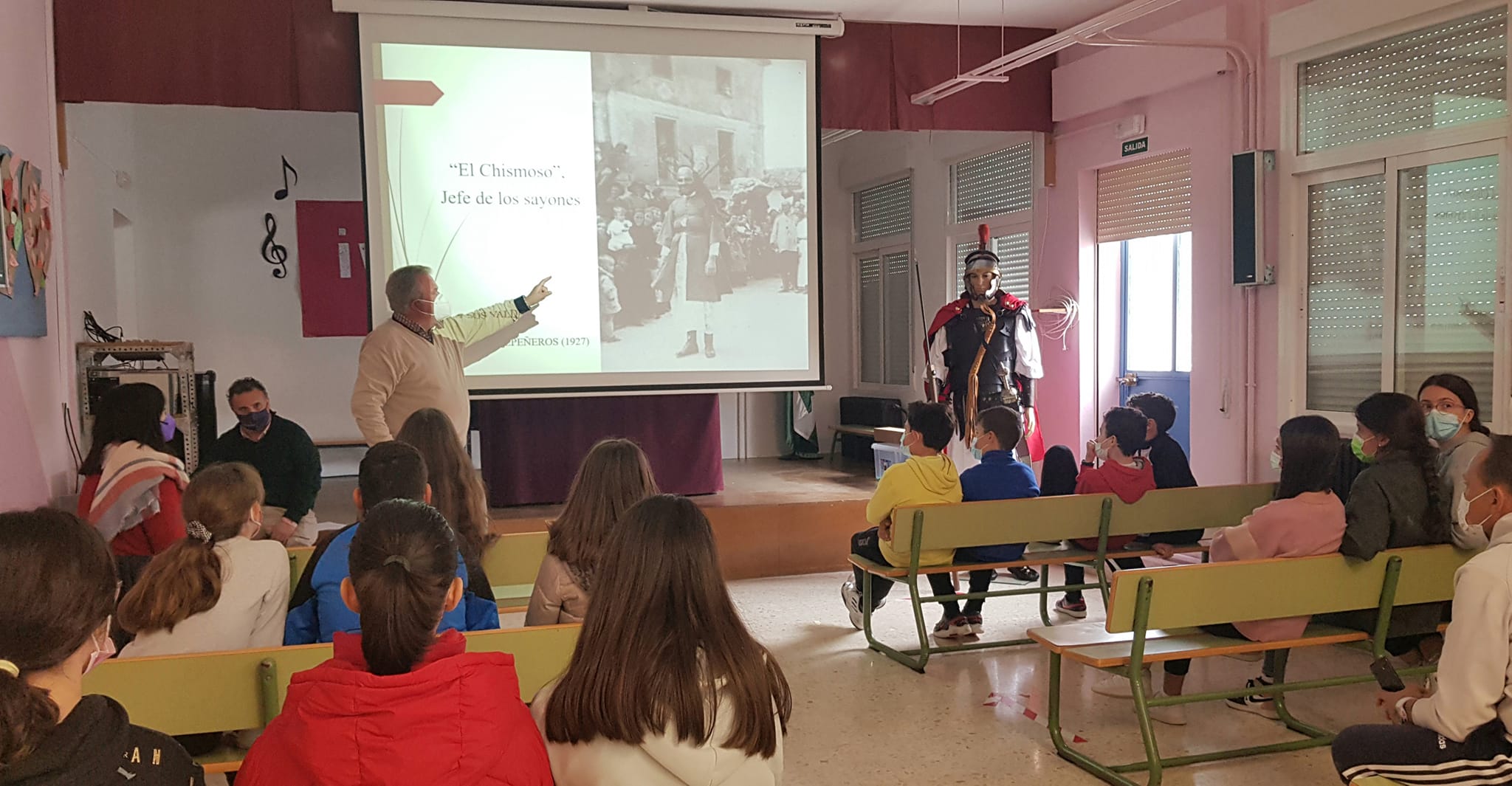 LOS PASOS DE SEMANA SANTA EN LOS CENTROS EDUCATIVOS DE VALDEPEÑAS DE JAÉN.