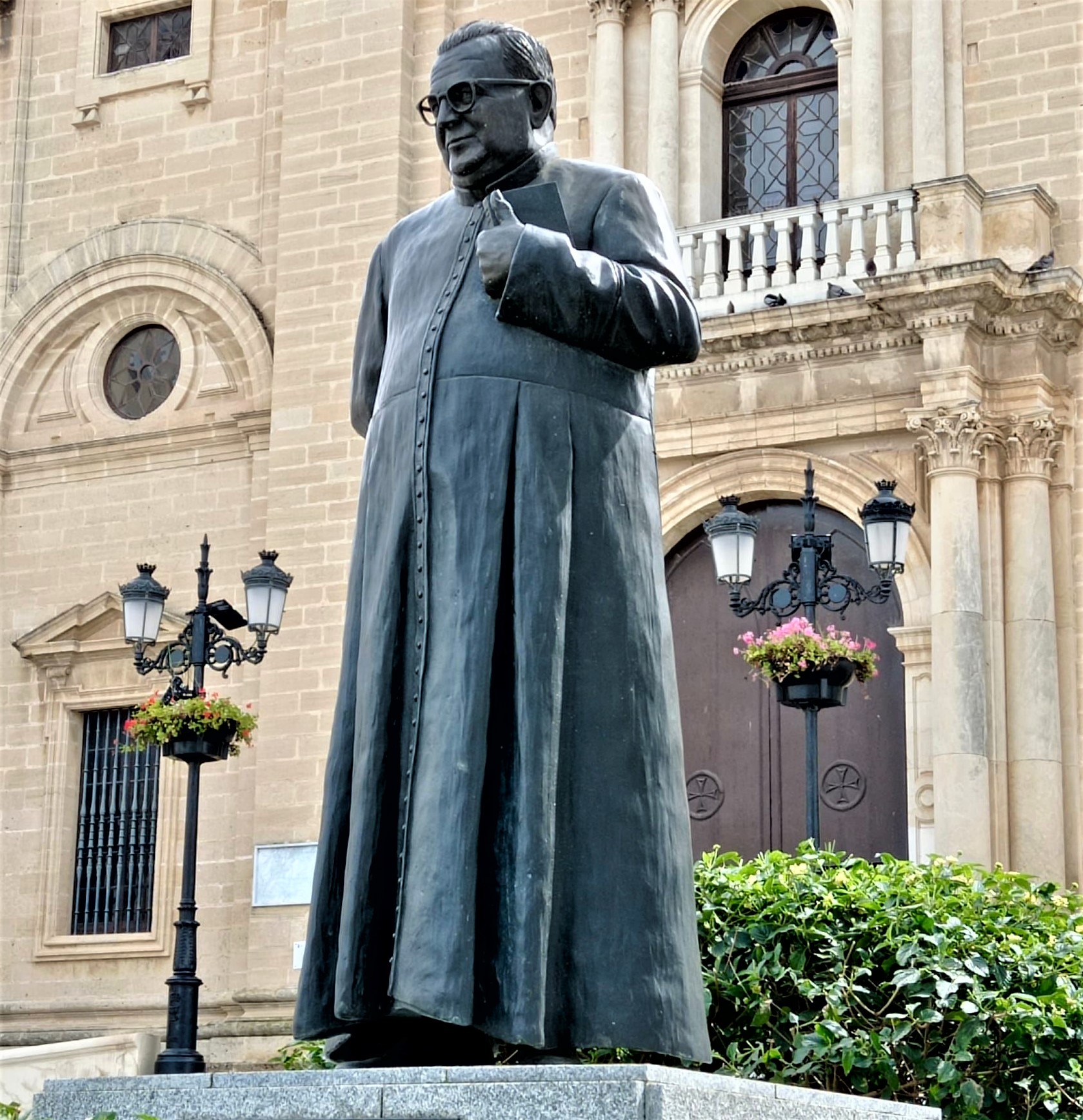 EFEMERIDES. AL PADRE FRANCISCO JAVIER ALMANDOZ ARBURÚA