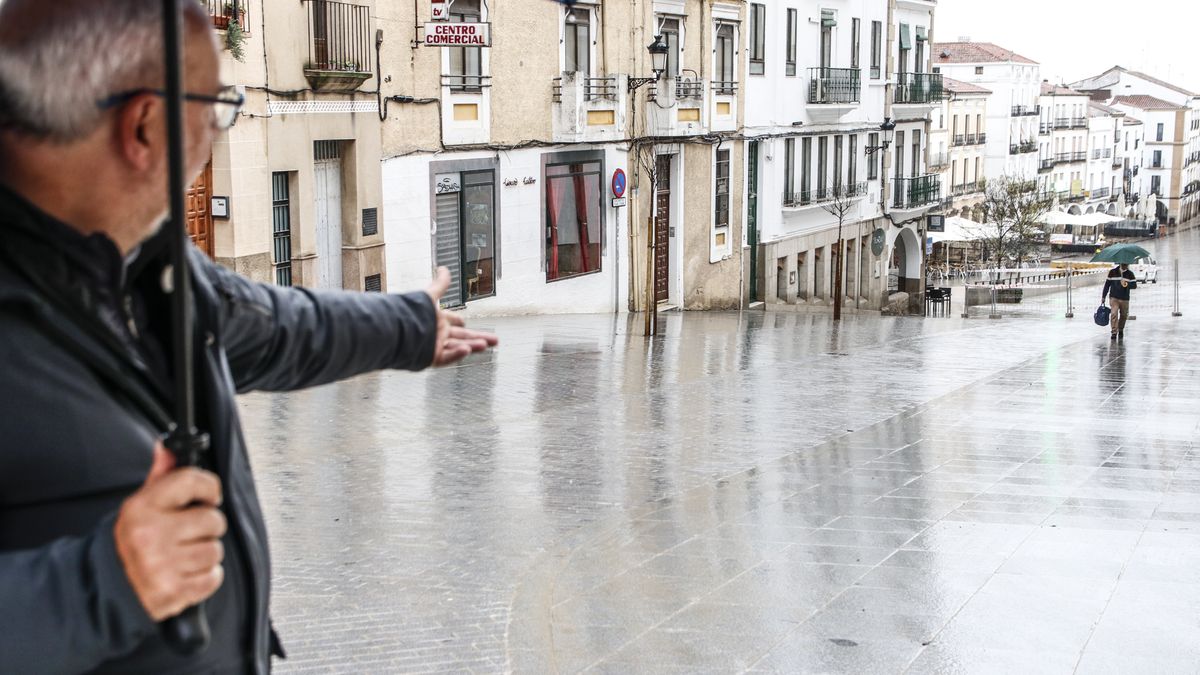 GRAN VÍA, YA PEATONAL, ABRE CON EL RESPALDO COMERCIAL Y COFRADE