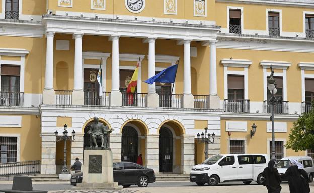 EL LEÓN Y LA COLUMNA – YA TENEMOS BANDERA