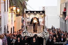 BAJO LA ESPADAÑA (CX) LA CUARESMA EN TELDE. RITOS Y COSTRUMBRE