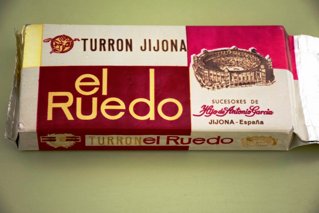 EL TYPICAL SPANISH EN LA PUBLICIDAD DEL TURRÓN A MEDIADOS DEL SIGLO XX : toros y toreros (marcas) y 2.