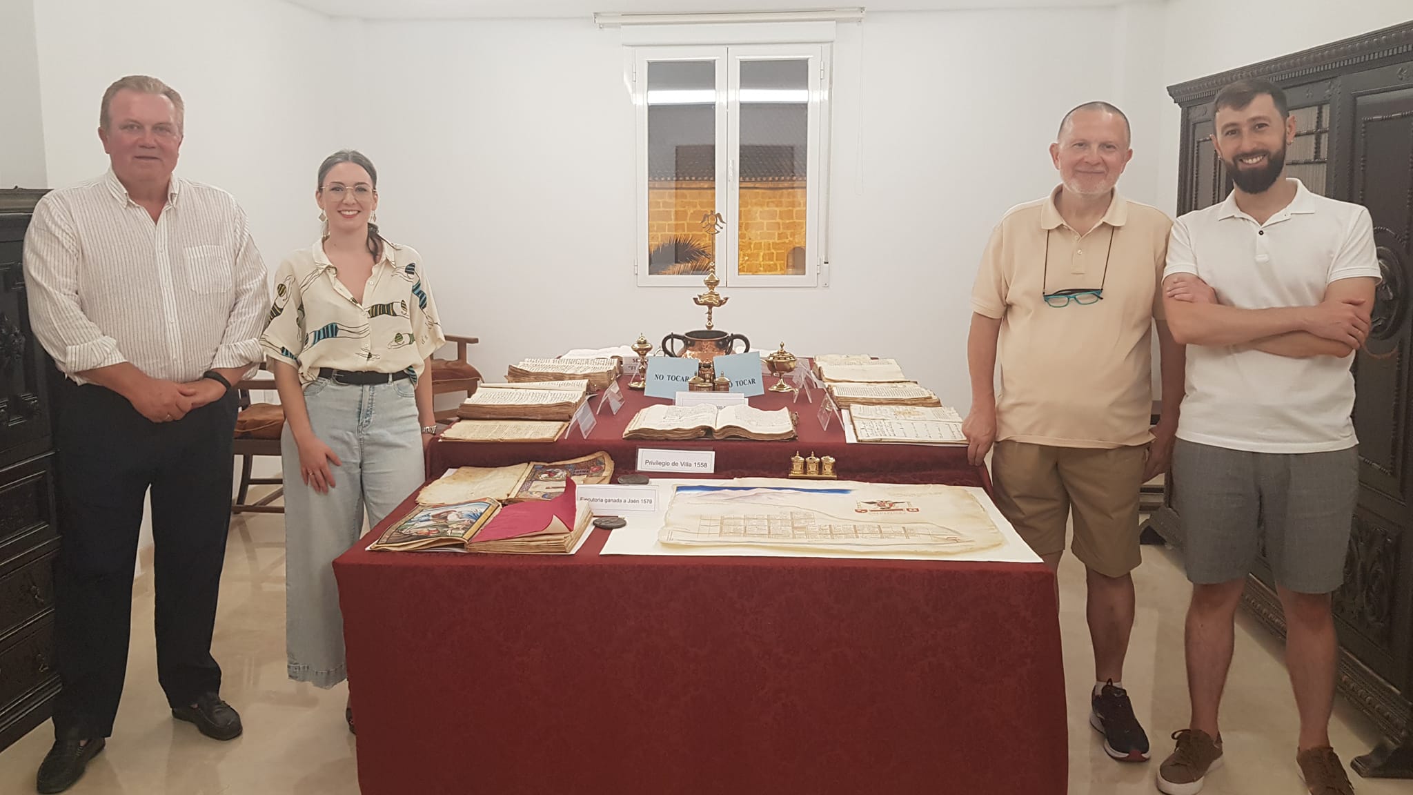 EXPOSICIÓN DE LIBROS HISTÓRICOS Y DE LA RECREACIÓN DEL PLANO URBANO DE LA FUNDACIÓN DE VALDEPEÑAS DE JAÉN EN 1539