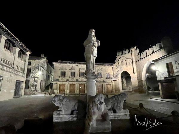 PLAZA DE LOS LEONES O PLAZA DEL PÓMULO