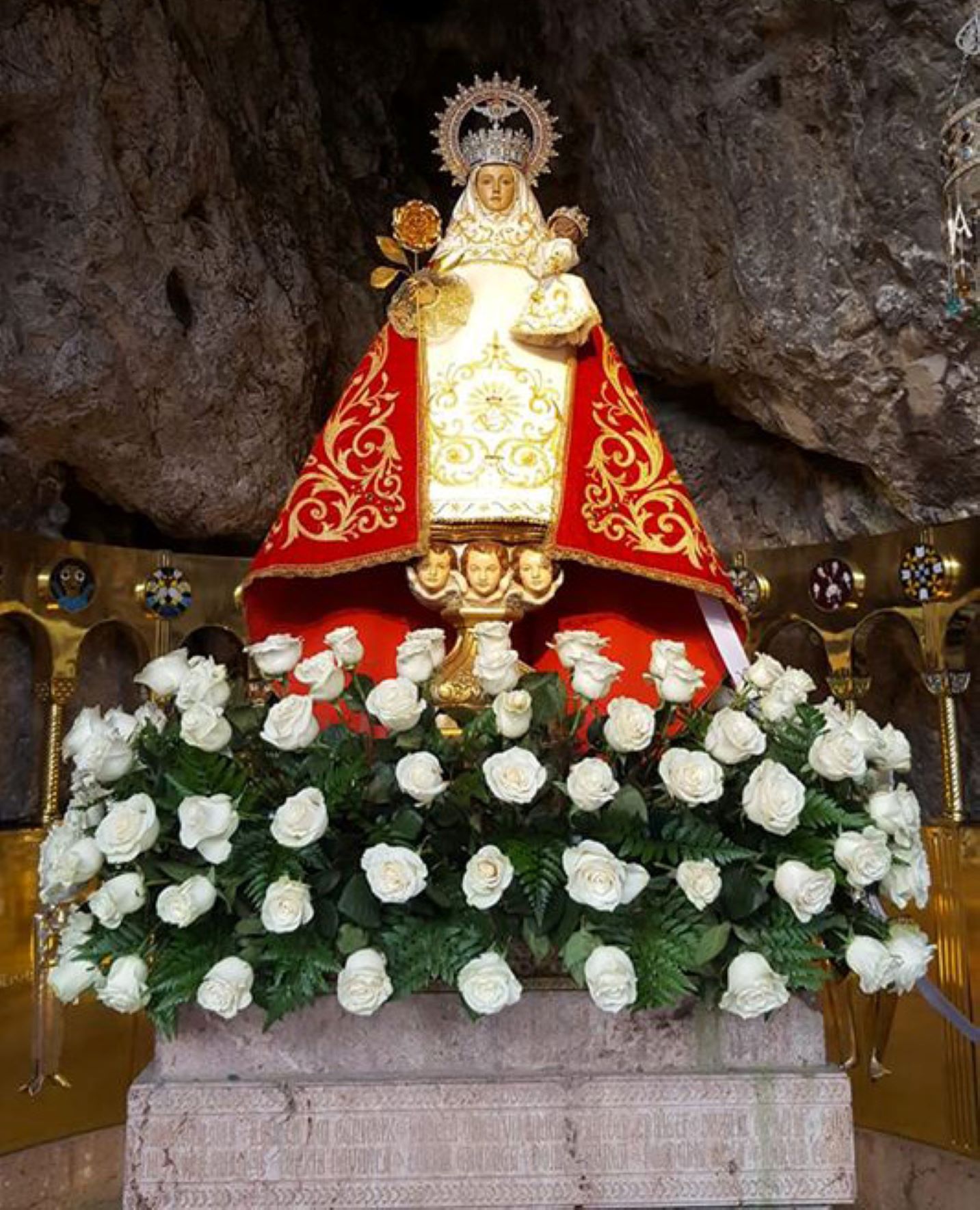 LA VIRGEN DE COVADONGA