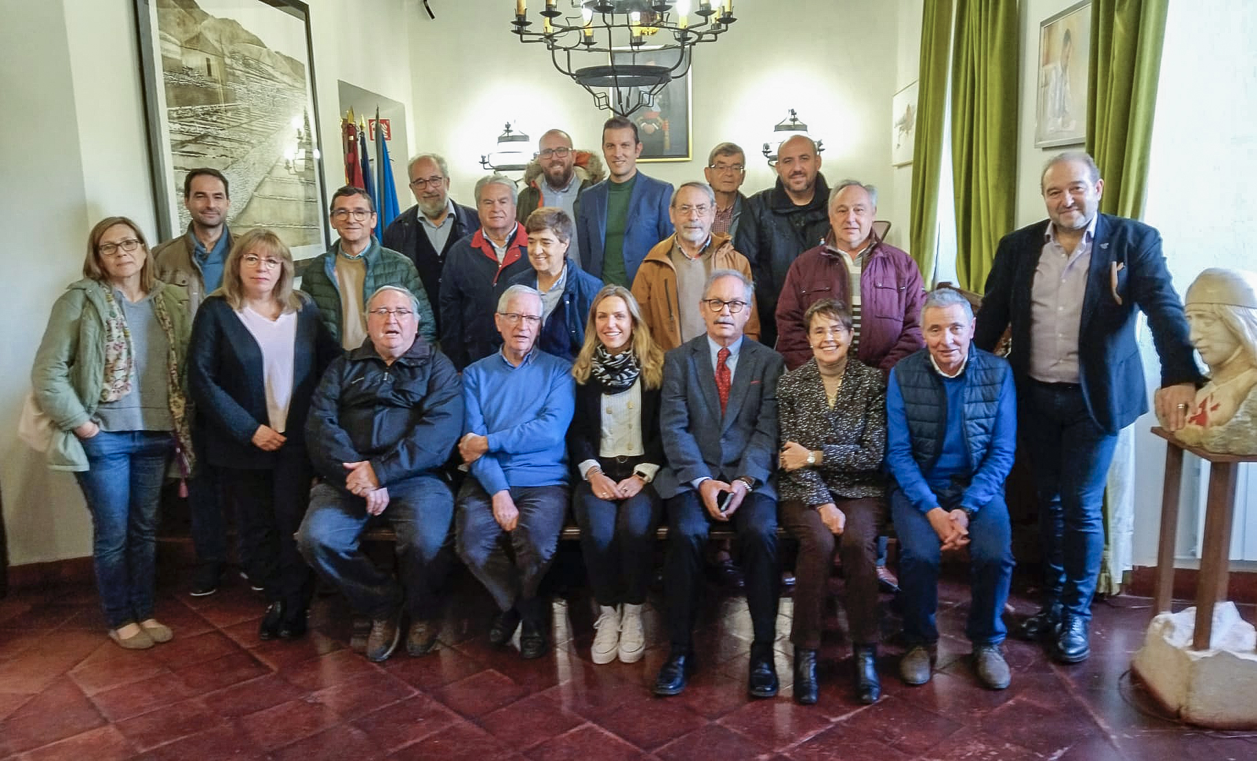 LOS CRONISTAS OFICIALES DE GUADALAJARA SE REUNEN EN ASAMBLEA ANUAL EN SIGUENZA. FUE INVITADO EL PRESIDENTE DE RAECO