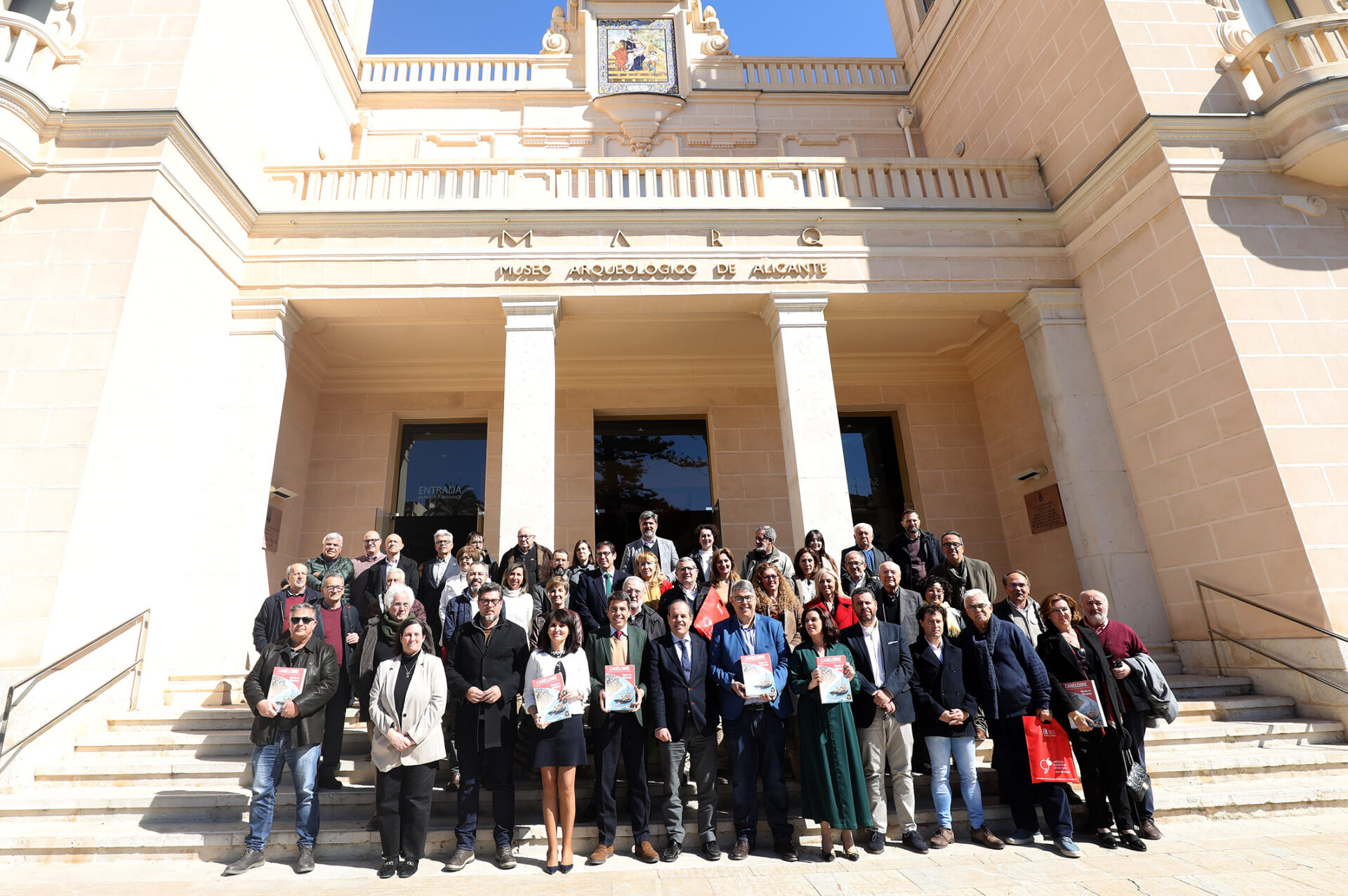 PRESENTACIÓN DE LA REVISTA CANELOBRE 73 CON LA PRESENCIA  DE CRONISTAS OFICIALES ALICANTINOS