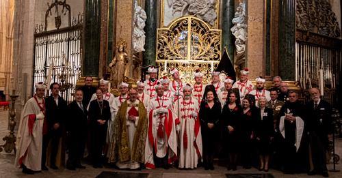 DESCUBRE EL MISTERIO DE LA CEREMONIA DE JURAMENTO E IMPOSICIÓN DE DISTINCIONES EN EL MUY LEAL E ILUSTRE CABILDO DE CABALLEROS DE LA CATEDRAL DE CUENCA