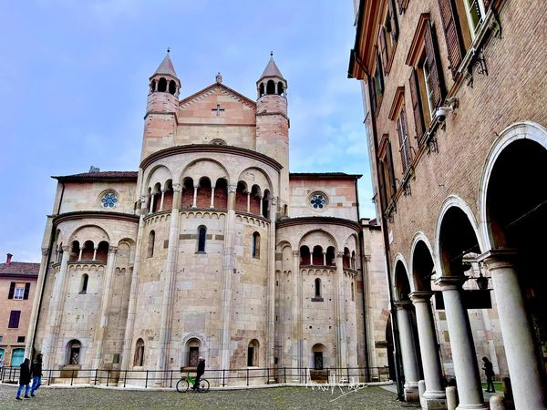 PIAZZA GRANDE DE MÓDENA: LA TORRE GHIRLANDINA, EL DUOMO…