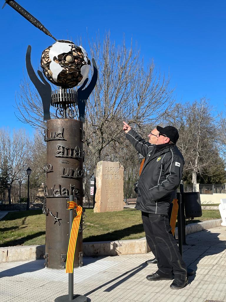 CRÓNICA DE LA VILLA DE CALAMOCHA (TERUEL). UNA FRIA MAÑANA CON EL ESCULTOR JOSÉ AZUL