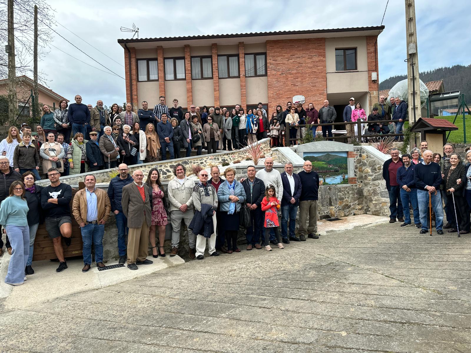 LOS VECINOS DE BODE INAUGURAN UNA ESPECTACULAR FUENTE DEDICADA A LOS PESCADORES