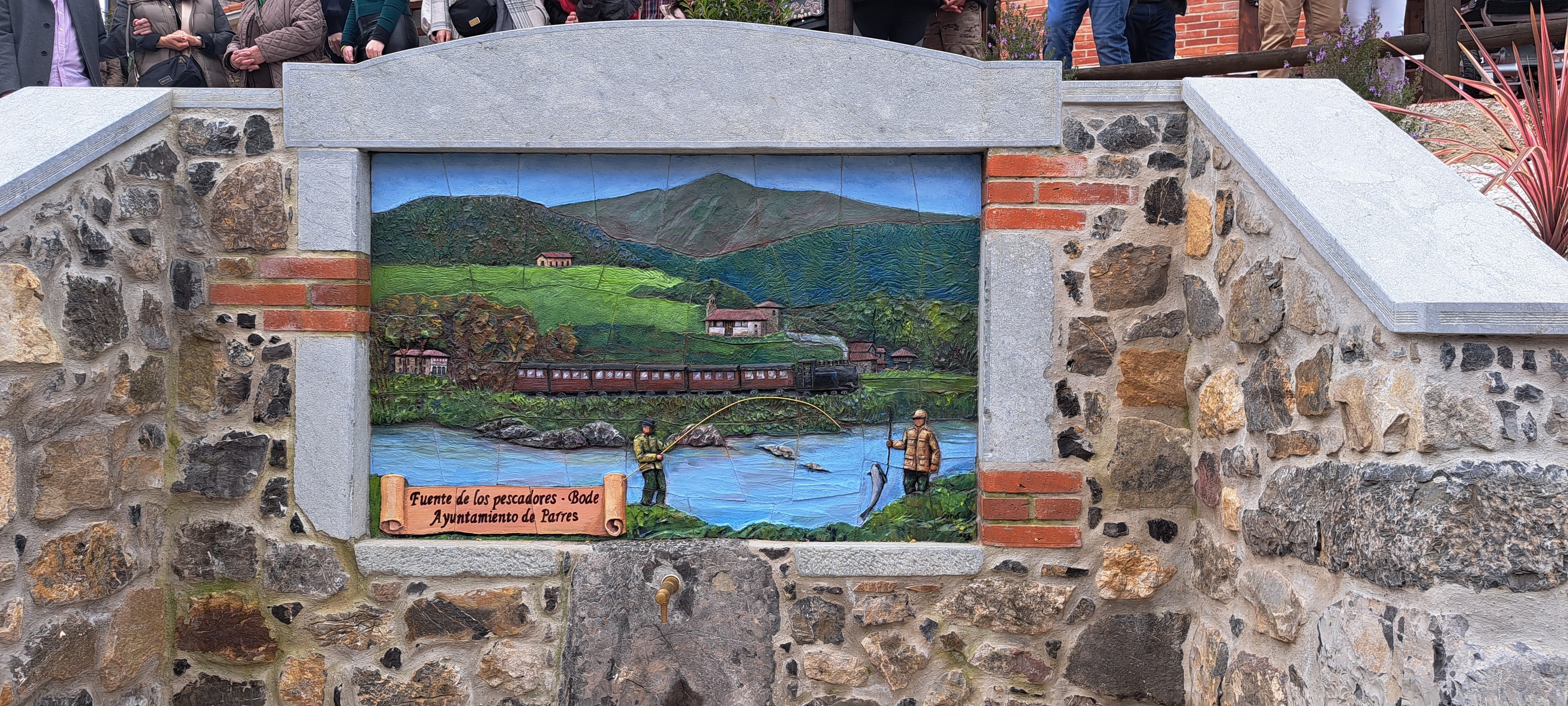 DETALLE DE LA FUENTE DEDICADA A LOS PESCADORES EN BODE