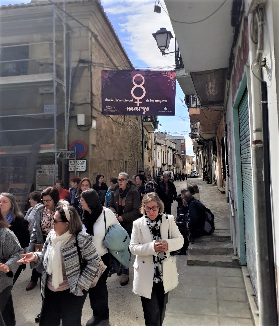 ENCUENTRO ANUAL DE LA ASOCIACIÓN COMARCAL DE MUJERES DEL VALLE DEL JERTE (CÁCERES)