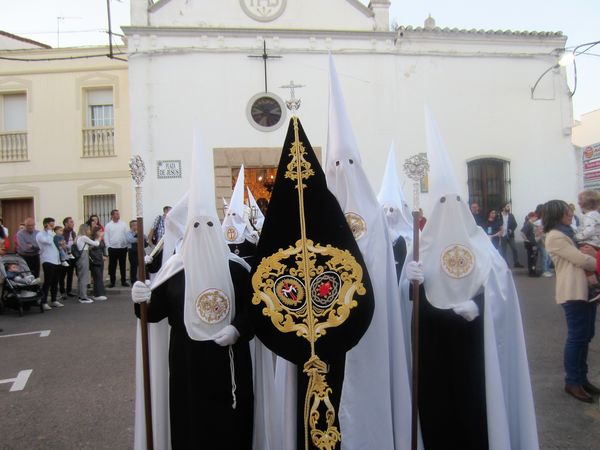 NUEVO ESTANDARTE DE LA HERMANDAD DEL SANTO ENTIERRO Y NTRA. SEÑORA DE LOS DOLORES