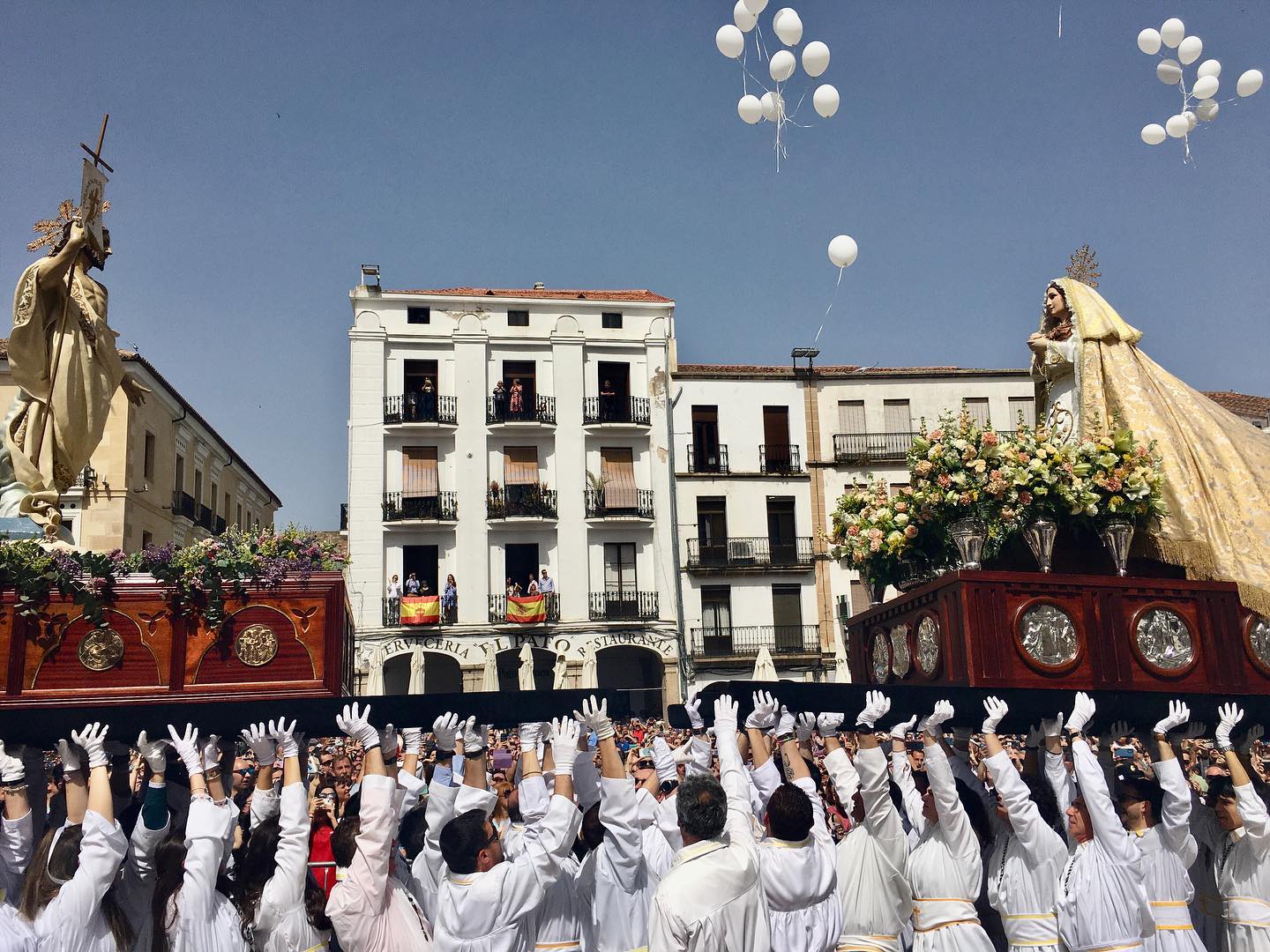 GRACIAS POR HACER POSIBLE LA MEJOR SEMANA SANTA DE LA HISTORIA DE CÁCERES