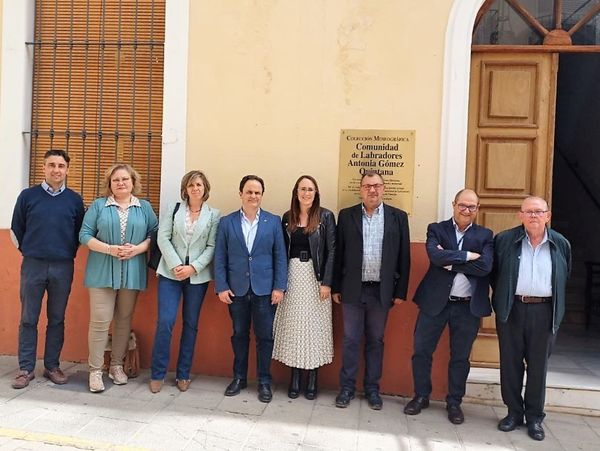 LA SECRETARIA GENERAL DE LA CONSEJERIA DE AGRICULTURA, MARÍA CURIEL, VISITA LA COMUNIDAD DE LABRADORES.