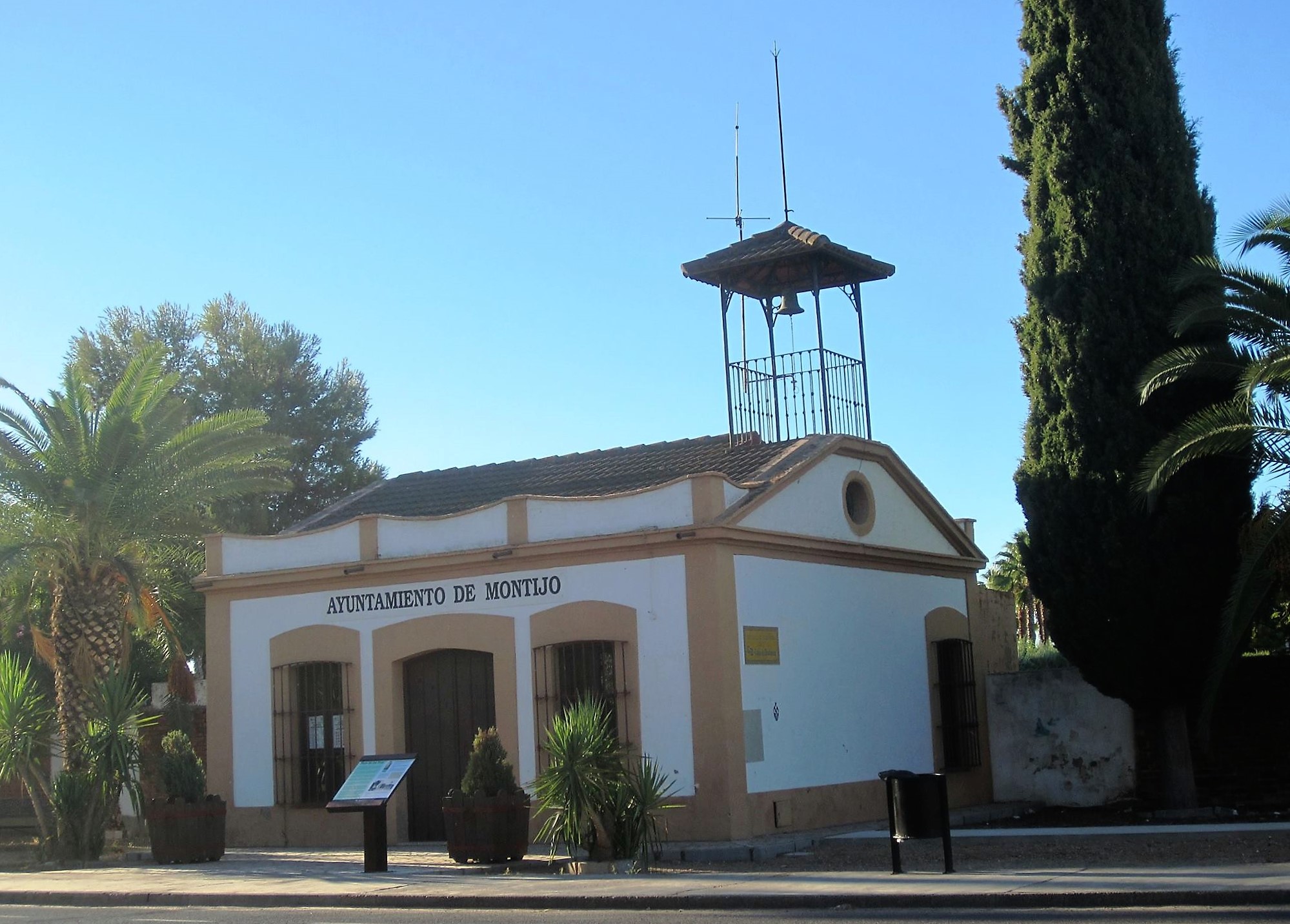 LA CASETA DE INCENDIOS JUNTO AL POZO DE LAS ERAS.