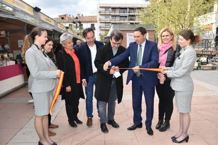 PRESENTACION EN LA FERIA DEL LIBRO DE CUENCA DEL LIBRO DE ACTAS DEL CONGRESO DE CUENCA 2022