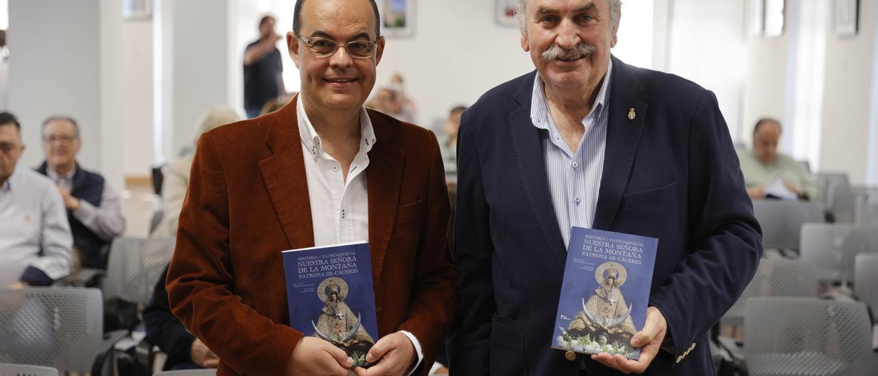 JOSÉ ANTONIO RAMOS PRESENTA EL LIBRO DE «LA PATRONA EN CÁCERES»