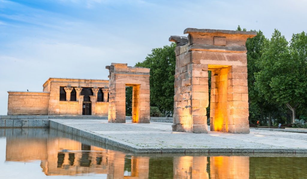 UN TELEGRAMA EN EL CIRCULO SEGORBINO Y EL TEMPLO EGIPCIO DE DEBOD (MADRID)