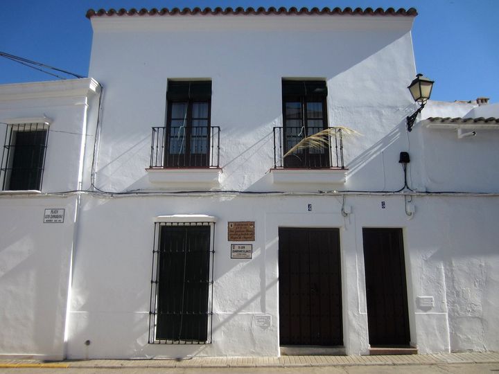 CASA MUSEO DE D. LUIS ZAMBRANO BLANCO (1909-1983), FUNDADOR DEL INSTITUTO SECULAR “HOGAR DE NAZARET” EN FUENTE DEL MAESTRE, SU PUEBLO NATAL