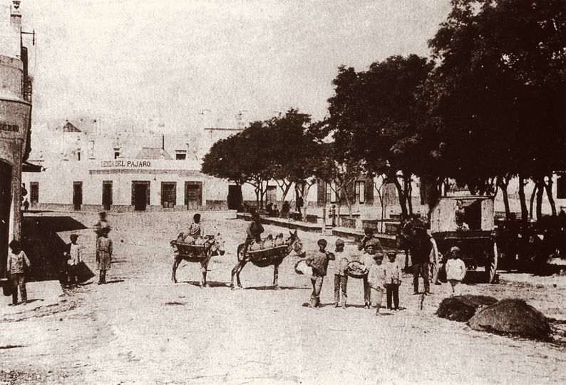 EFEMÉRIDES: UNA PLAZA DEDICADA A LA MEMORIA DE CASTELAR